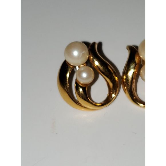 Avon Women's Earrings Vintage Gold Tone With Faux Pearls Post Back MCM - Picture 3 of 6